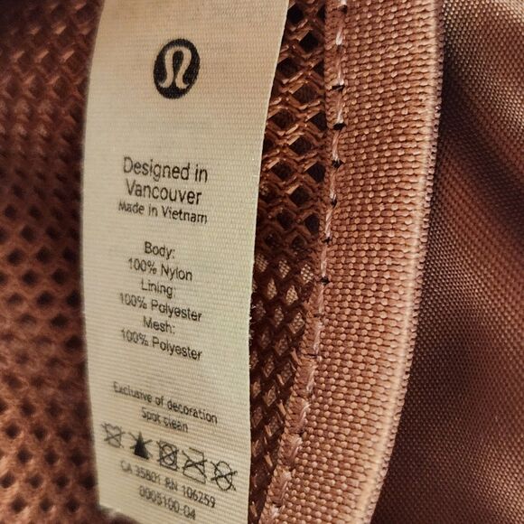Lululemon Everywhere Belt Bag, Crossbody, Mauve, 1L, Excellent Condition - Picture 6 of 8